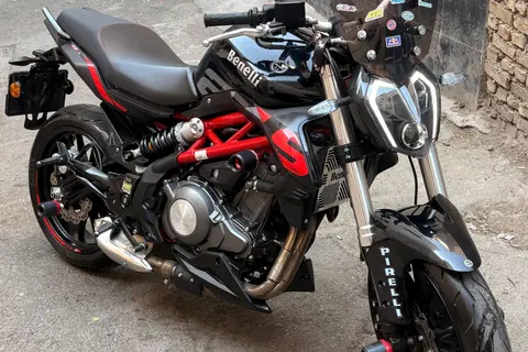 بنلی، RACE 300