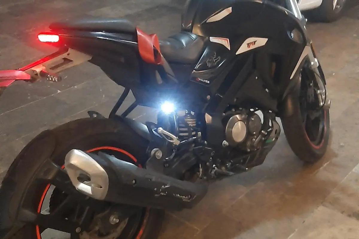 بنلی،  TNT 180S