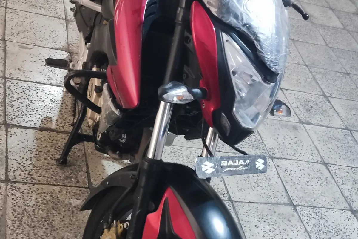باجاج،  پالس 200NS
