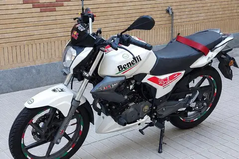 بنلی، TNT 150