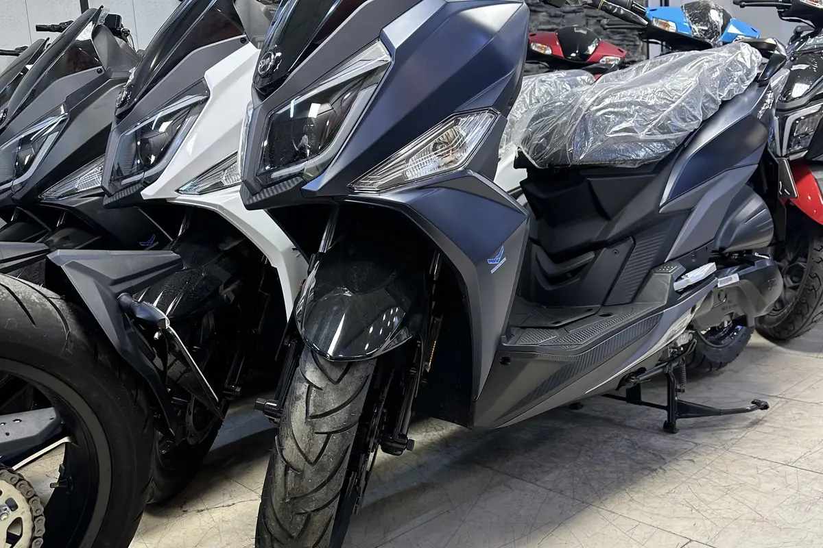 اس وای ام،  گلکسی J 200