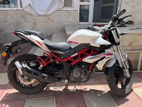 بنلی، TNT 150