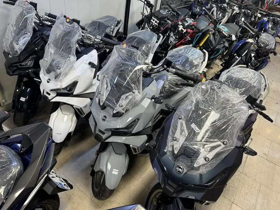 اس وای ام، ADV 175