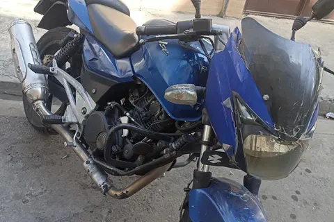 باجاج، پالس 220