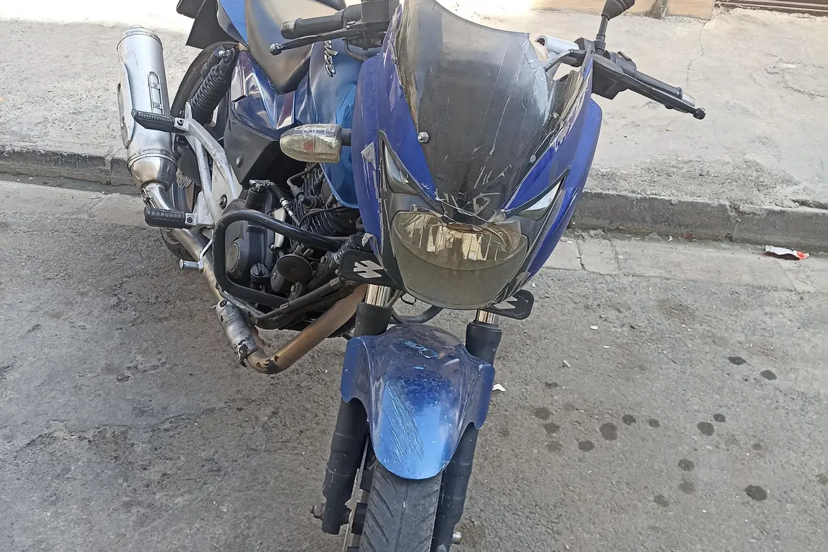 باجاج،  پالس 220