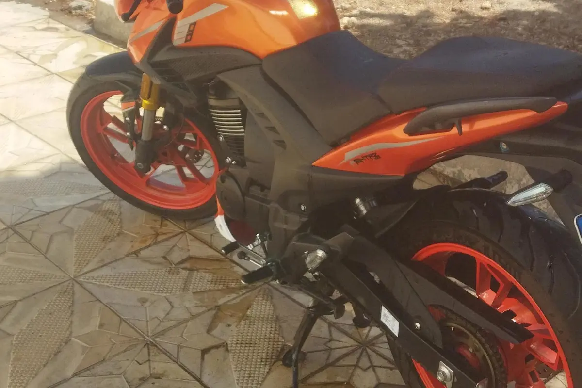 پیشتاز موتور،  H 200
