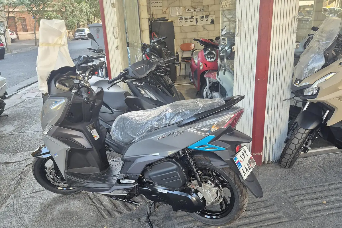 اس وای ام،  گلکسی J 200