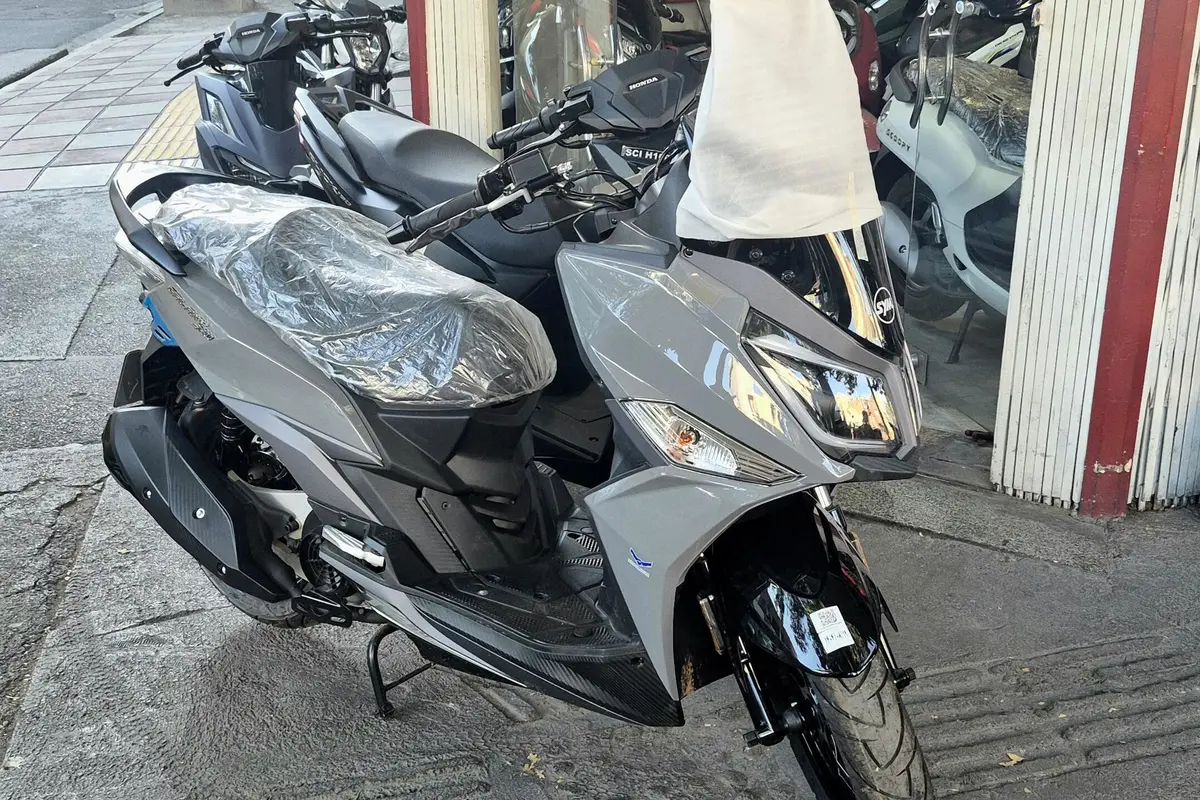 اس وای ام،  گلکسی J 200