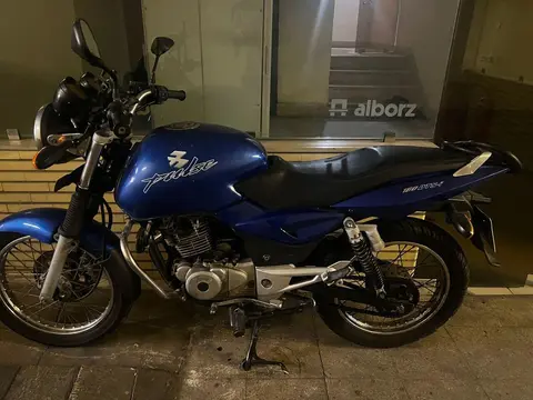 باجاج، پالس 180
