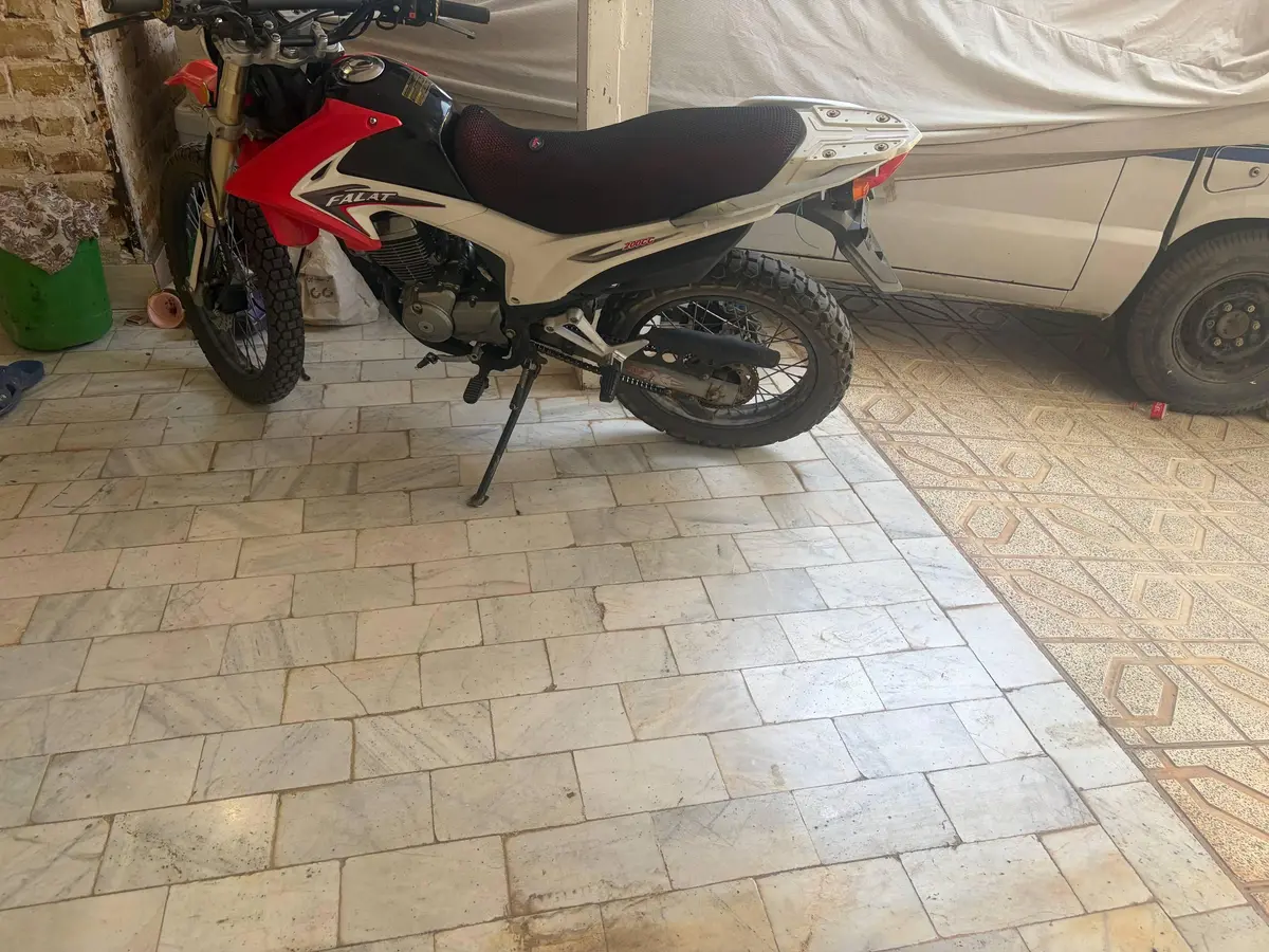جهان همتا،  فلات CRF200