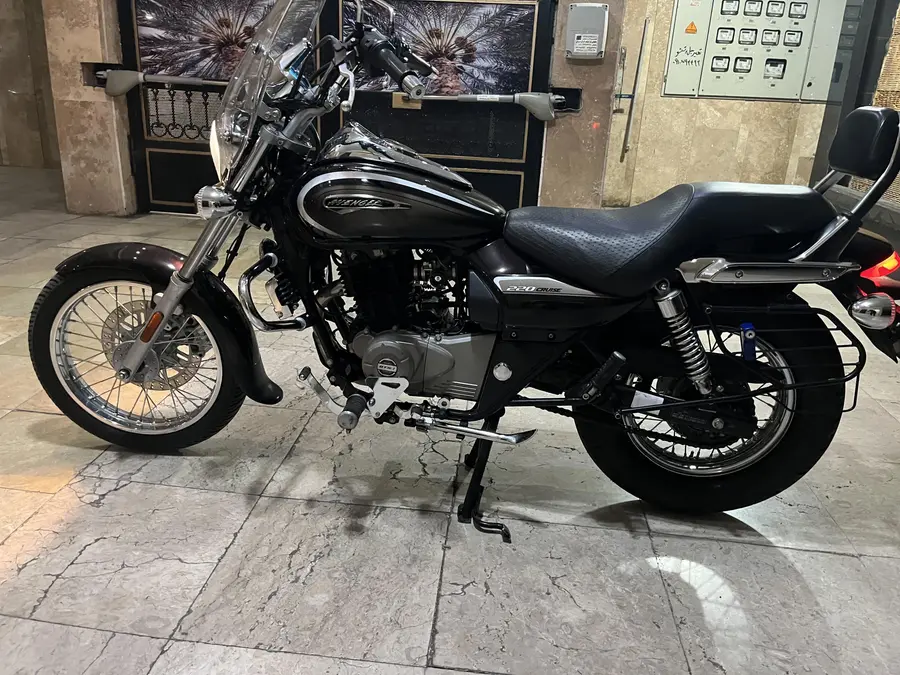 باجاج، اونجر 220