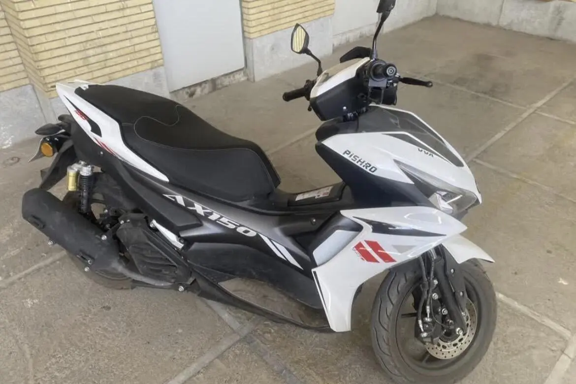 پیشرو گستر فارس،  پیشرو AX150