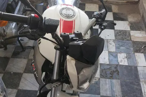 بنلی، TNT 150