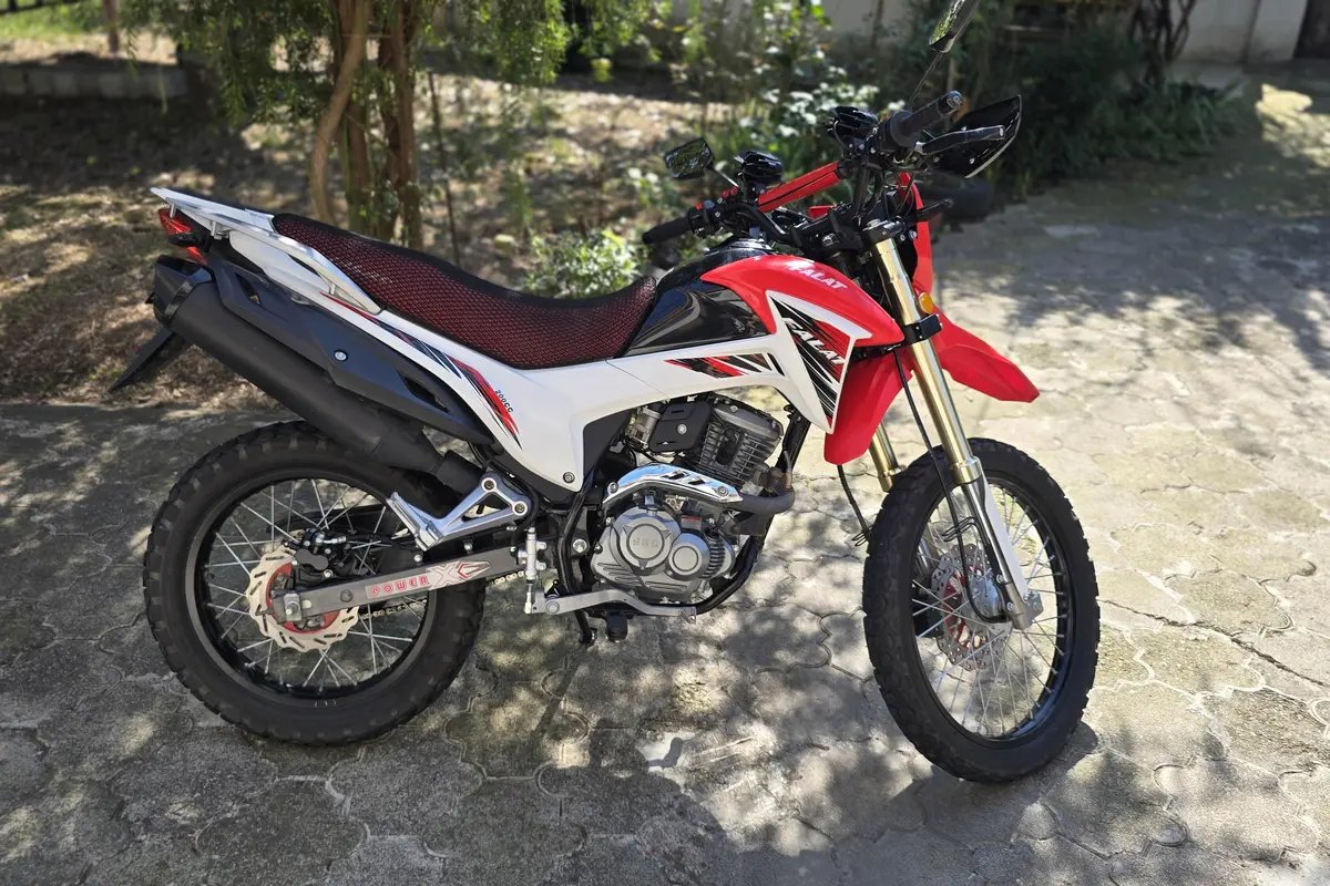 جهان همتا،  فلات CRF200