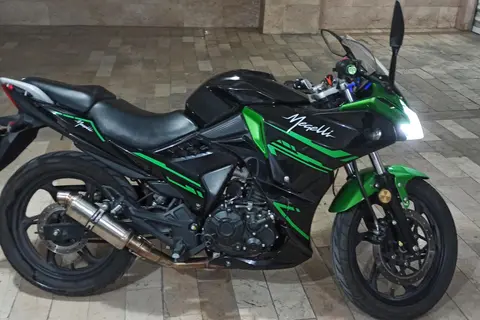 کویر موتور، مگلی 200