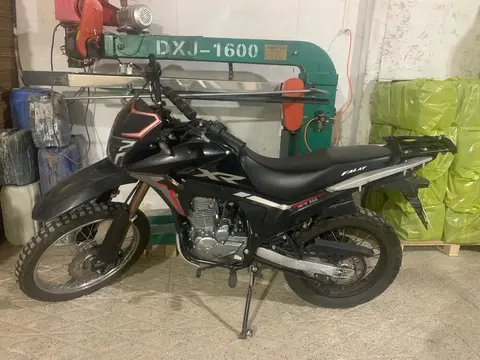جهان همتا، فلات XR250