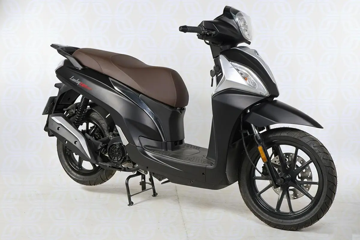 اس وای ام،  لاکی 200