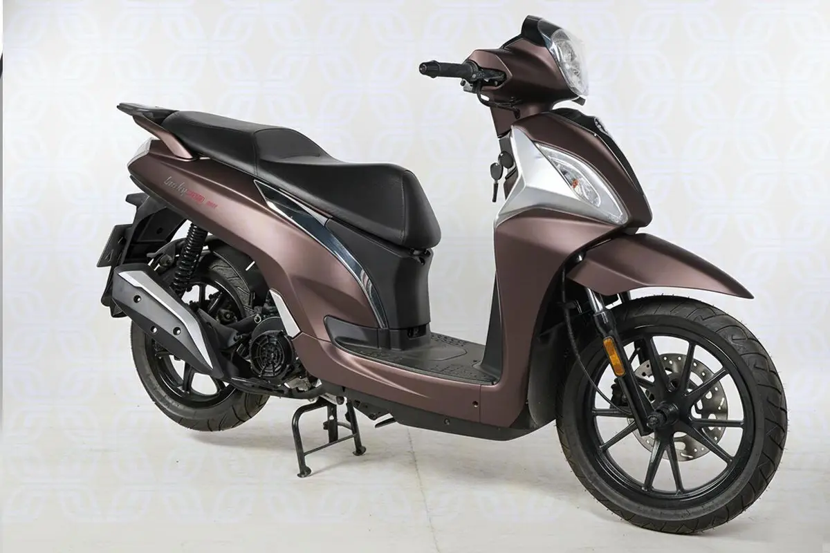 اس وای ام،  لاکی 200