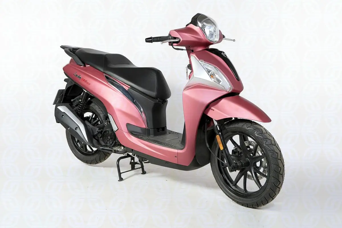 اس وای ام،  لاکی 200