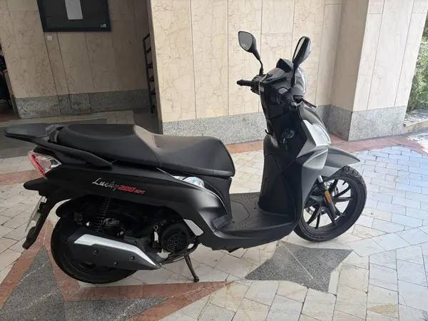 اس وای ام  لاکی 200