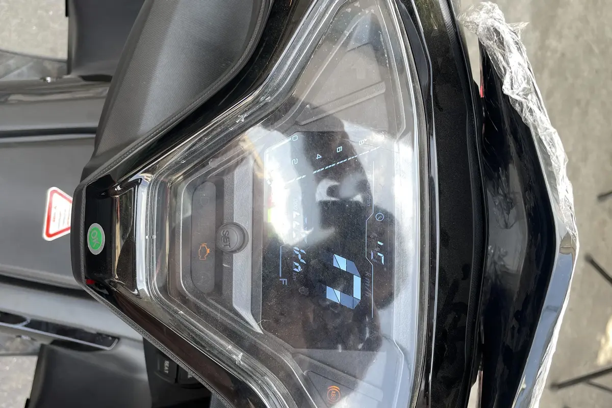 کبیر موتور،  NVX 180