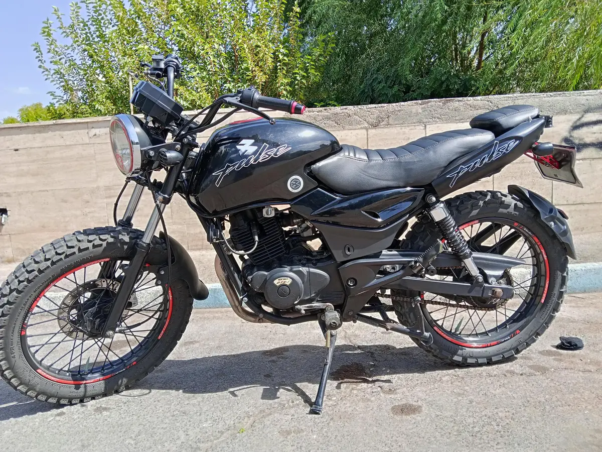 باجاج،  پالس 180
