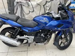 باجاج، پالس 220
