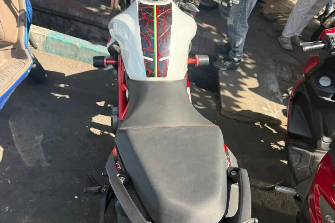 بنلی،  TNT 300
