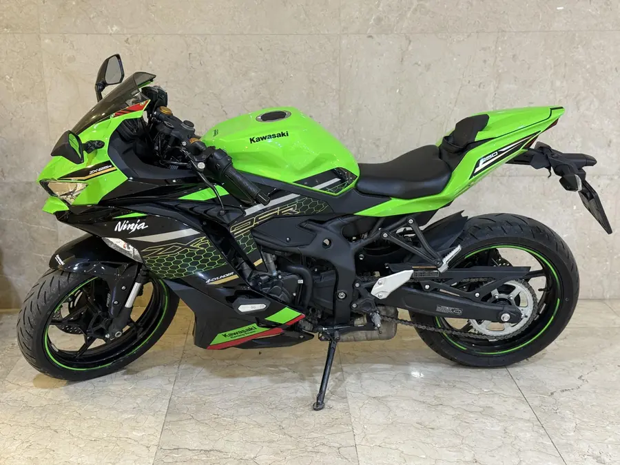 کاوازاکی، نینجا ZX-25R