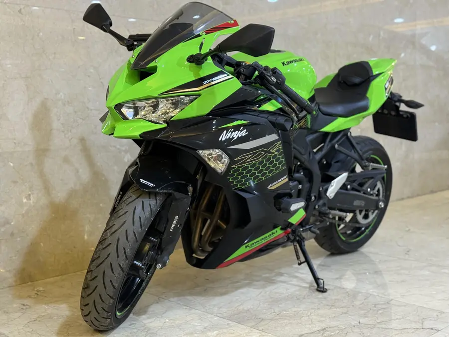 کاوازاکی، نینجا ZX-25R