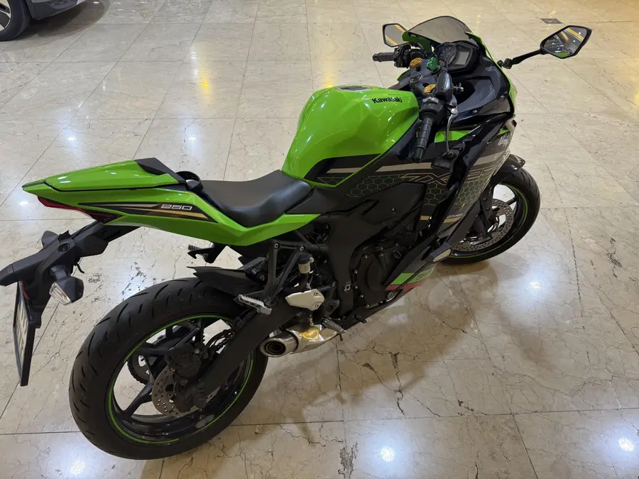 کاوازاکی، نینجا ZX-25R