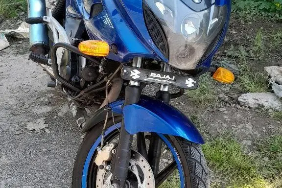 باجاج، پالس 220