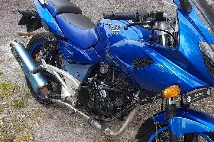 باجاج، پالس 220