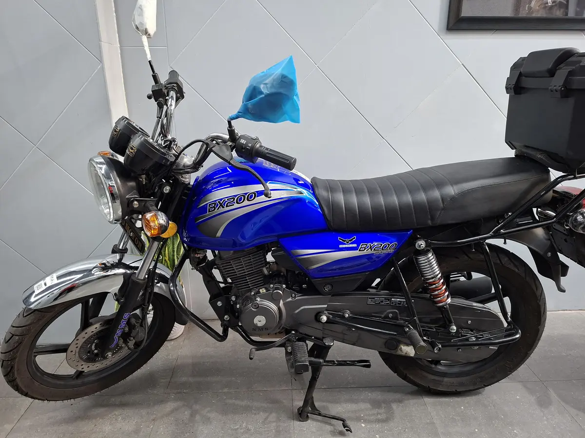 نیرو موتور شیراز،  بوکسر BX 200