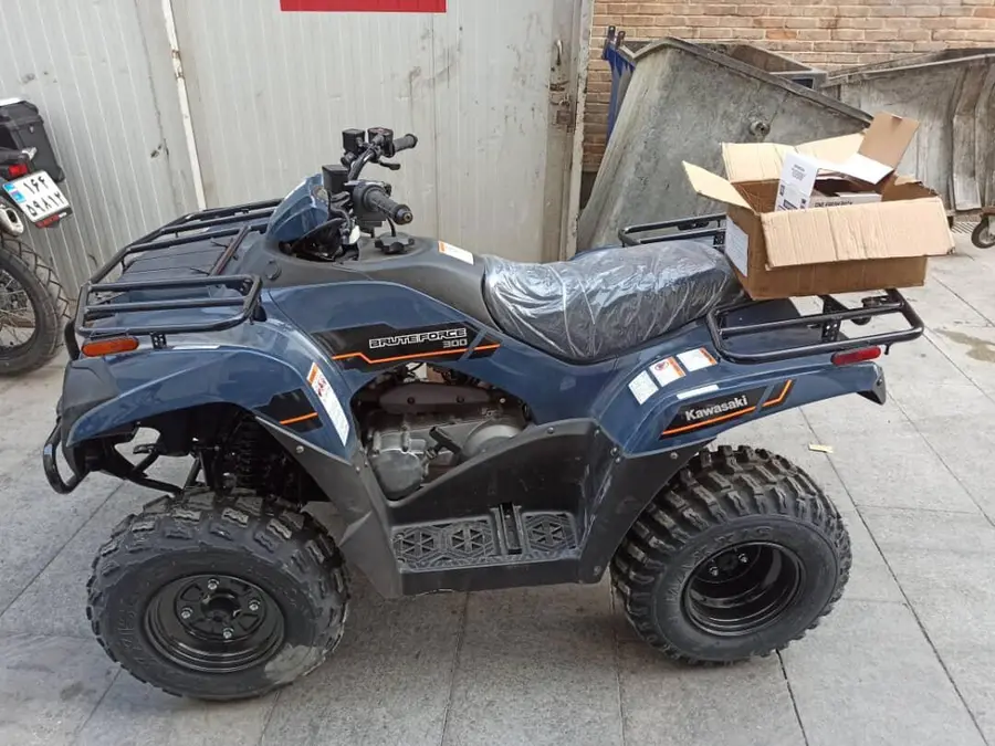 چهار چرخ متفرقه، 300