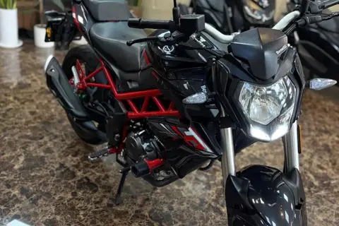 بنلی، TNT 150