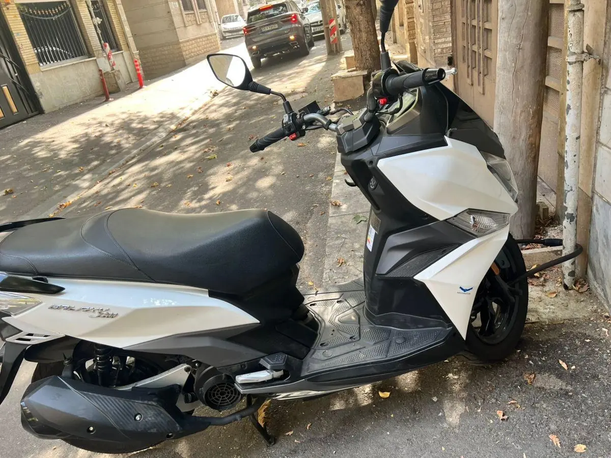 اس وای ام،  گلکسی J 200