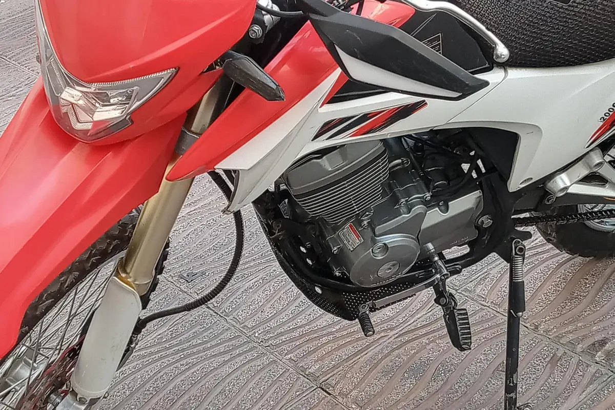 جهان همتا،  فلات CRF200