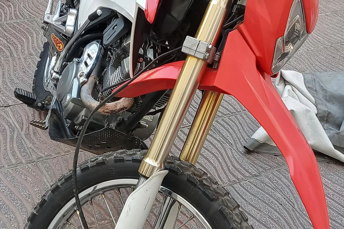 جهان همتا،  فلات CRF200