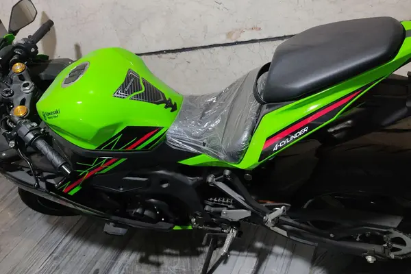 کاوازاکی  نینجا ZX-25RR