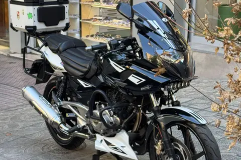 باجاج، پالس 220