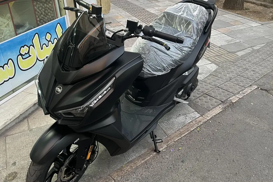 اس وای ام، لاکی ایوو 185