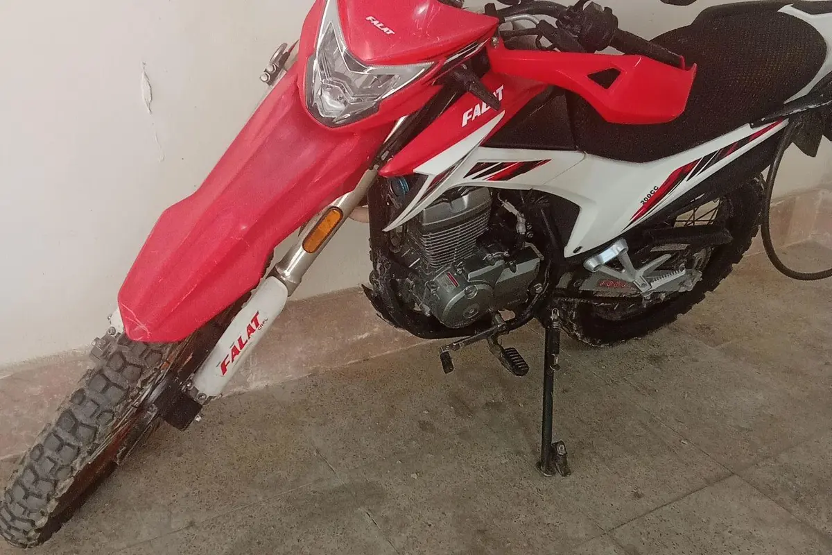 جهان همتا،  فلات CRF200