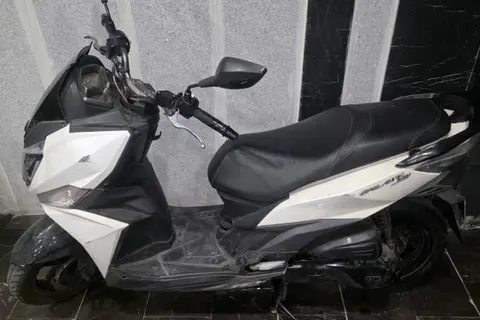 نیرو موتور شیراز، گلکسی J200
