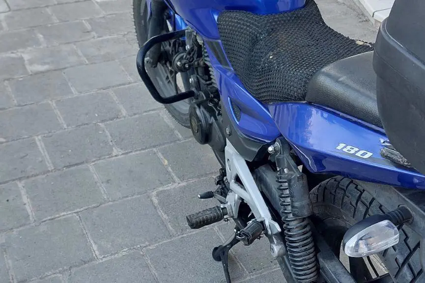باجاج،  پالس 180