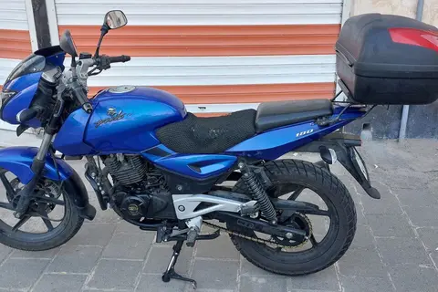 باجاج، پالس 180