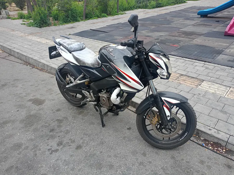 باجاج، پالس 200NS