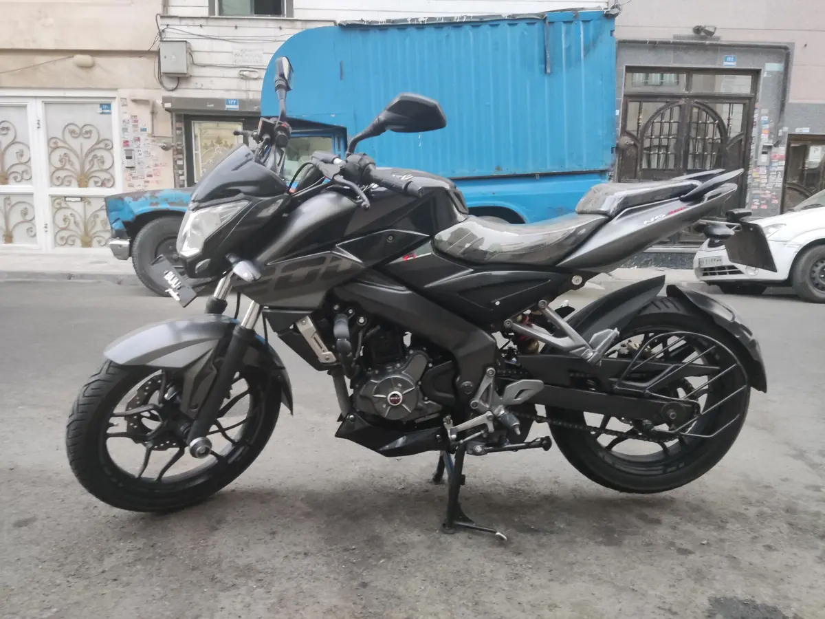 باجاج،  پالس 200NS