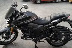 هوندا، هورنت 185