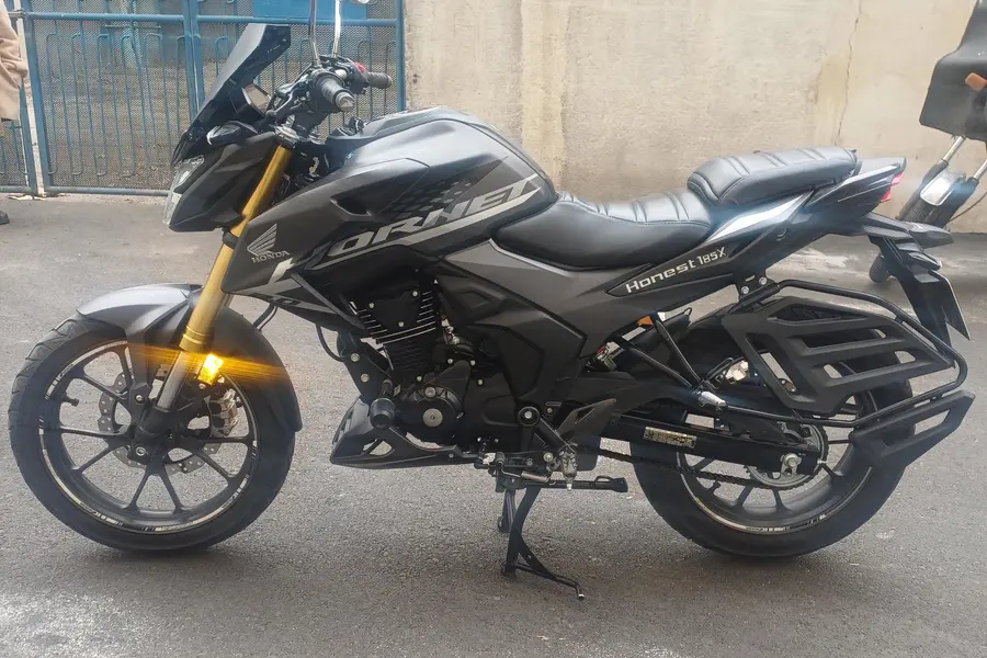 هوندا، هورنت 185